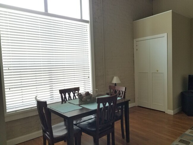 Building Photo - 2 bedroom 2 bath furnished - first floor unit