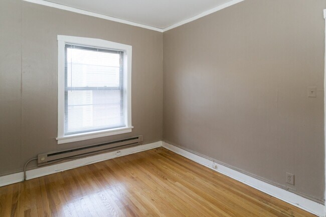 Building Photo - 1322 Oak Ave
