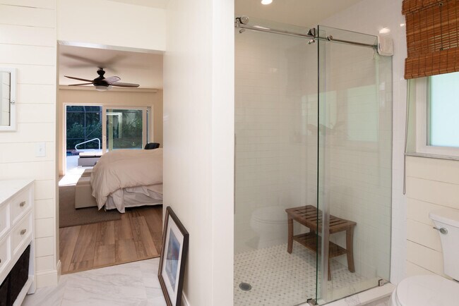 Building Photo - 3372 SE Court Dr