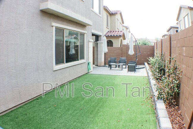 Building Photo - 4754 E Olive Ave