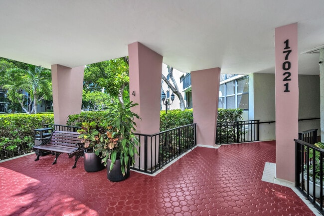 Building Photo - 17021 N Bay Rd