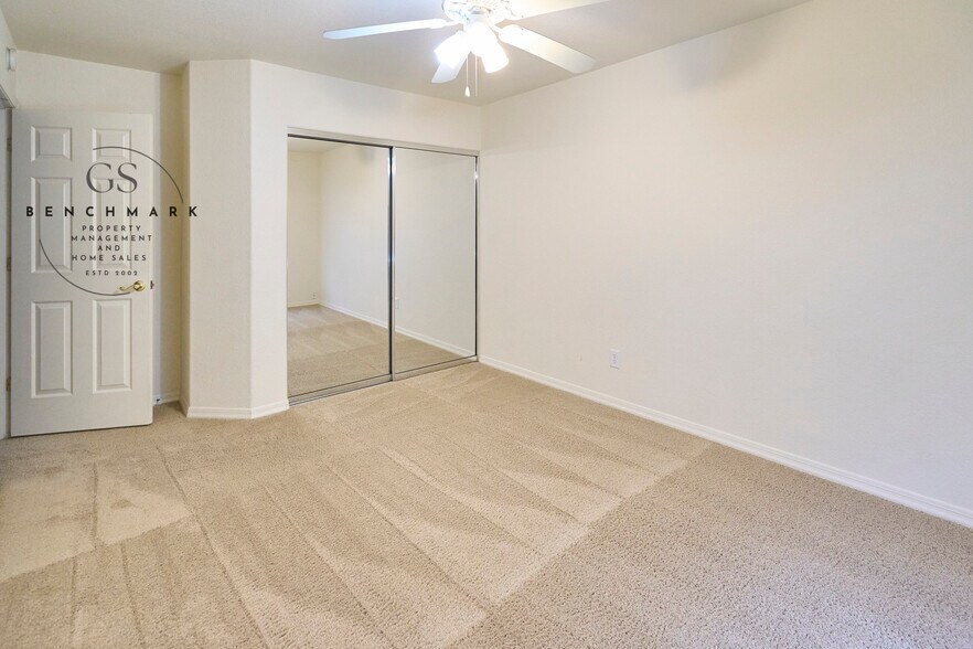 Building Photo - 4211 E Wading Pond Dr