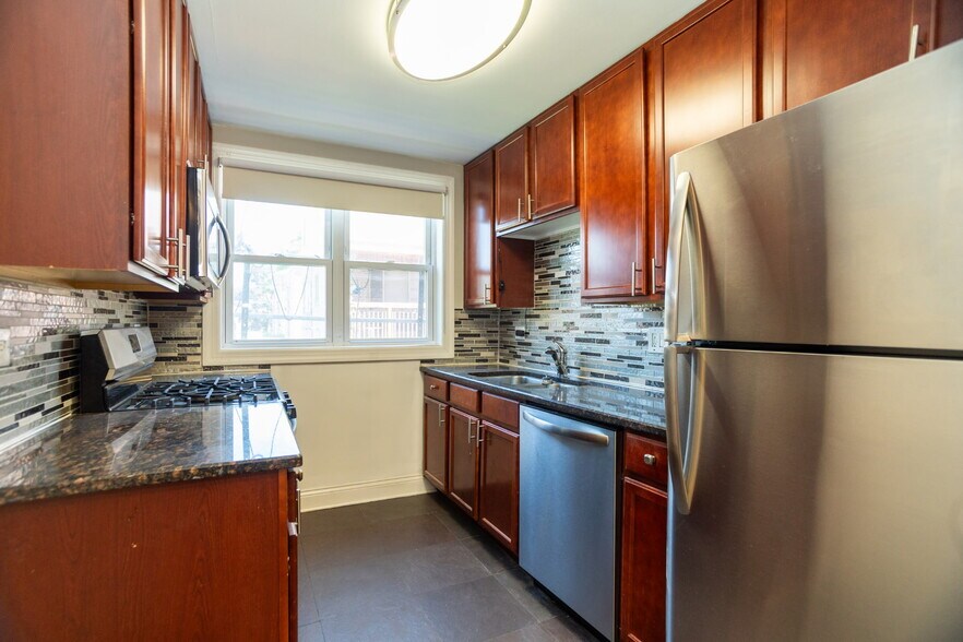 Building Photo - 2622 W Catalpa Ave