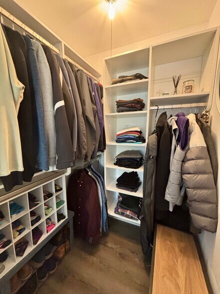 Building Photo - 34 Schoolhouse Dr