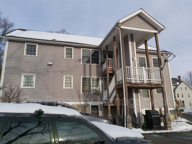 Building Photo - 131 Railroad St