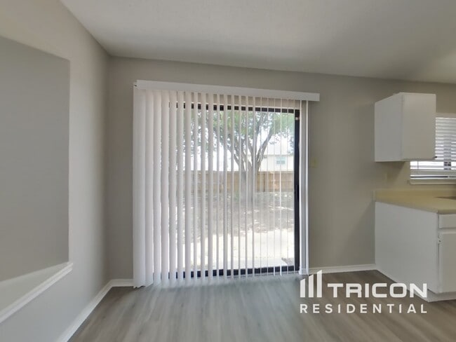 Building Photo - 8130 Ocean Meadow Dr