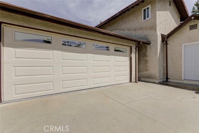 Building Photo - 247 N Oak Ave