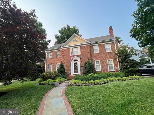 Building Photo - 1317 19th Rd S