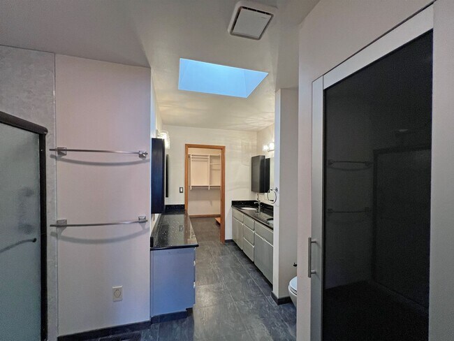 Building Photo - Stunning 4 Bedroom 2.5 Bath with Peek-a-Boo View of Puget Sound