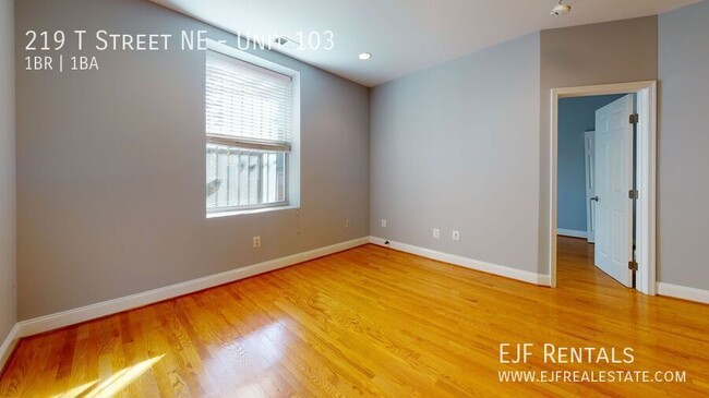 Building Photo - Modern 1 bedroom unit in Bloomingdale/Ecki...