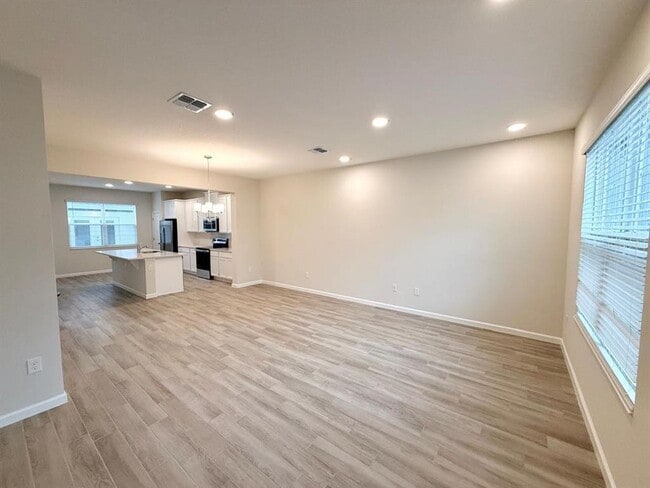 Building Photo - 15445 Bay Brg St