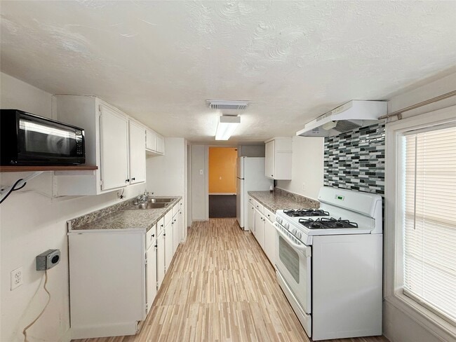 Building Photo - 723-727 W 27th St