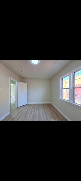 Building Photo - 5552 Lewis Ave