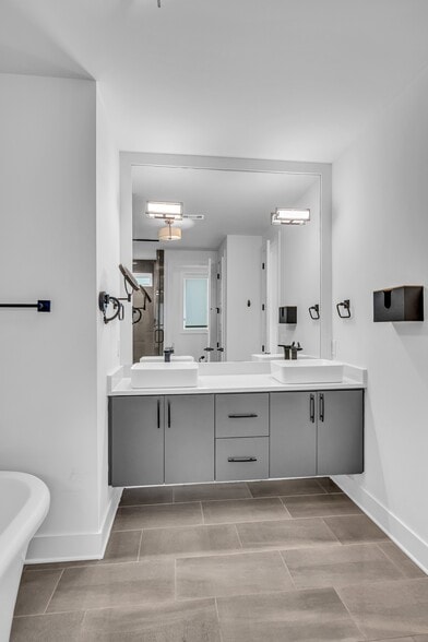 Building Photo - 3325 Felicia St