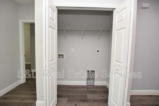 Building Photo - 525 Albatross Dr