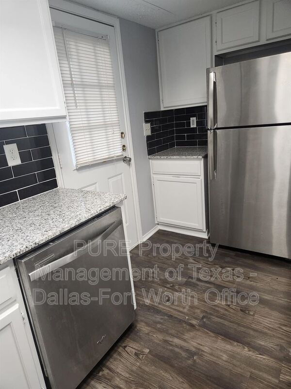 Building Photo - 4004 W Pioneer Dr
