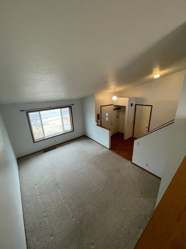 Building Photo - 4 Bedroom, 2 Bath Home for Rent