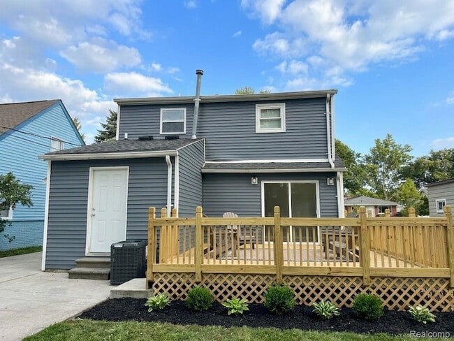 Building Photo - 22712 Clairwood St