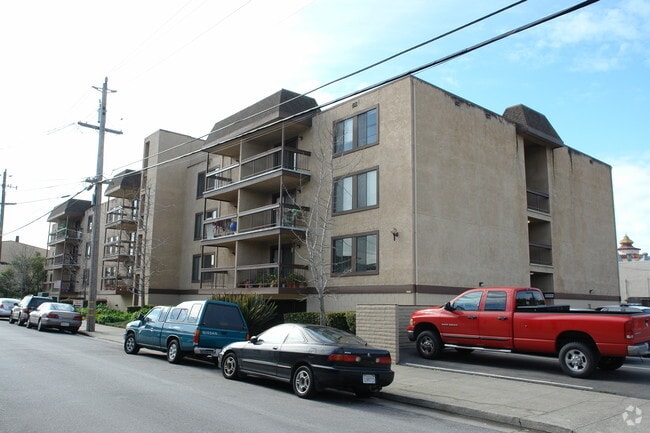 Building Photo - Bayview Apartments