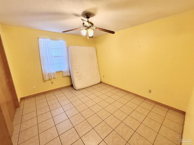 Building Photo - 1469 E Johnson Ave