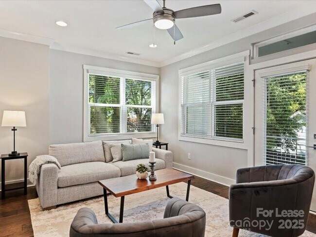 Building Photo - 1615 Chatham Ave