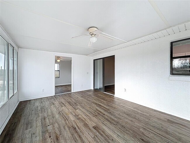 Building Photo - 1511 SW Shorewood Dr