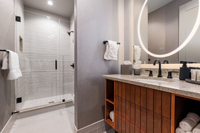 Building Photo - 1011 Canal St