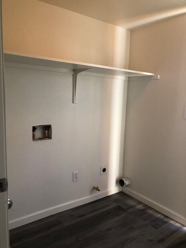 Building Photo - 6120 Royal Coach Cir