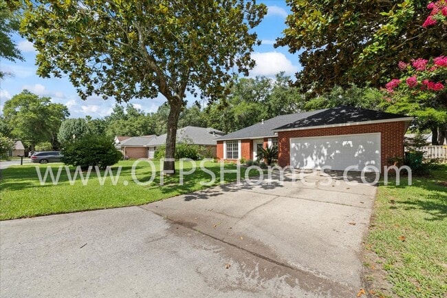 Building Photo - Niceville 3/2 with Office Flexible Availability