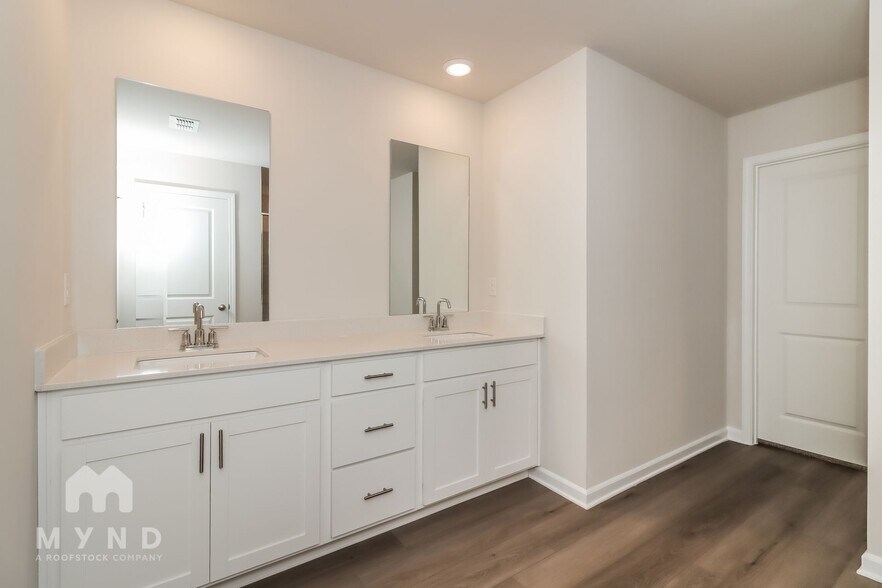 Building Photo - 250 Sope Crk Cir