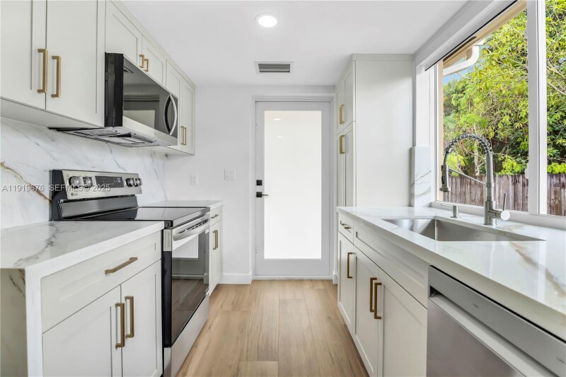 Building Photo - 6499 SW 39th St