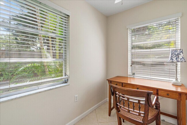 Building Photo - Beautifully updated 2 bed/2 bath located c...