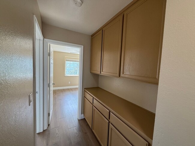 Building Photo - Updated two story home in Sylvan School Di...
