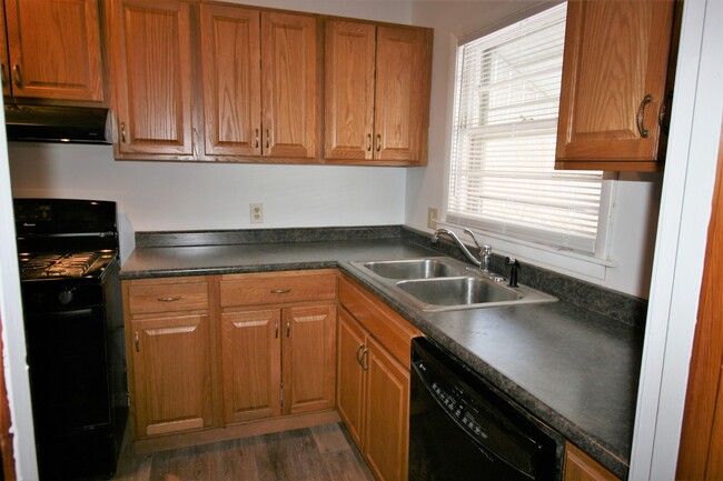 Building Photo - Cozy 3 bedroom home in Bettendorf-6 month ...