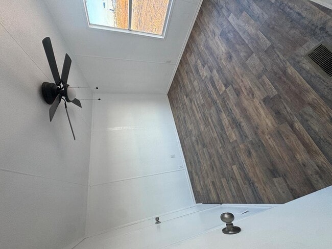 Building Photo - 14574 W 3rd St