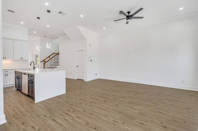 Building Photo - 5642 Hirondel St
