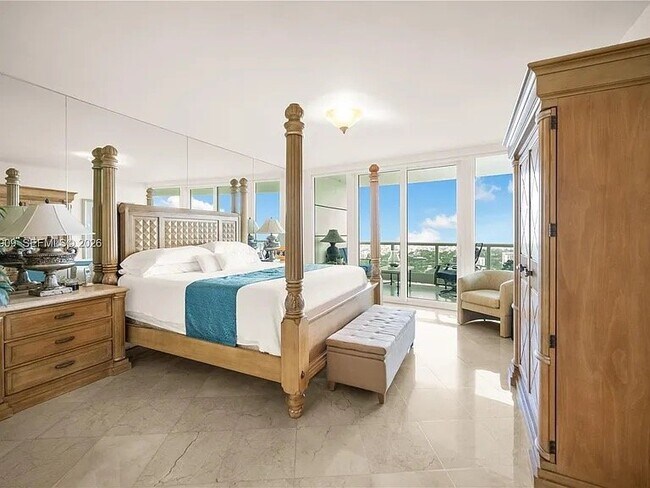 Building Photo - 2127 Brickell Ave