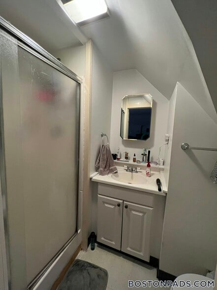 Building Photo - 7 Jay St