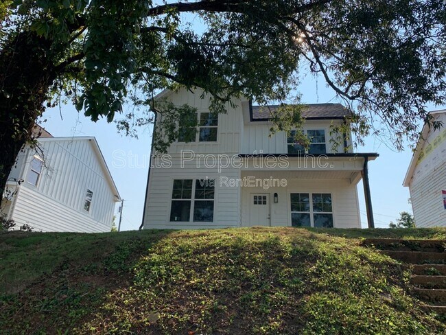 Primary Photo - 223 Virginia Ave