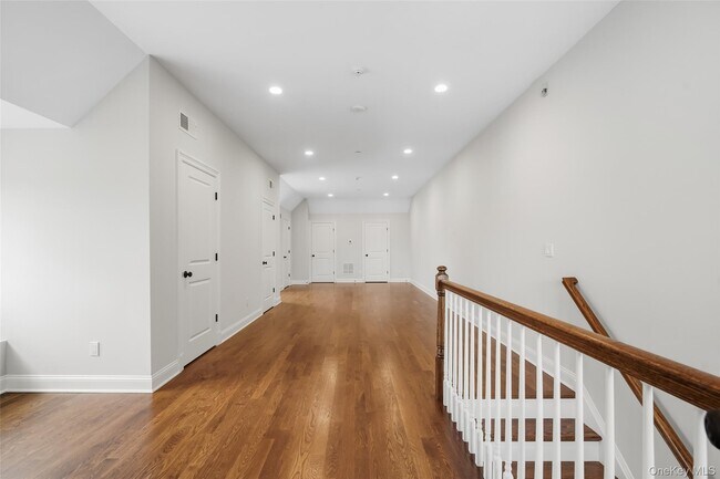 Building Photo - 124 Maple Ave