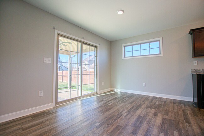 Building Photo - Pet Friendly Four Bedroom!