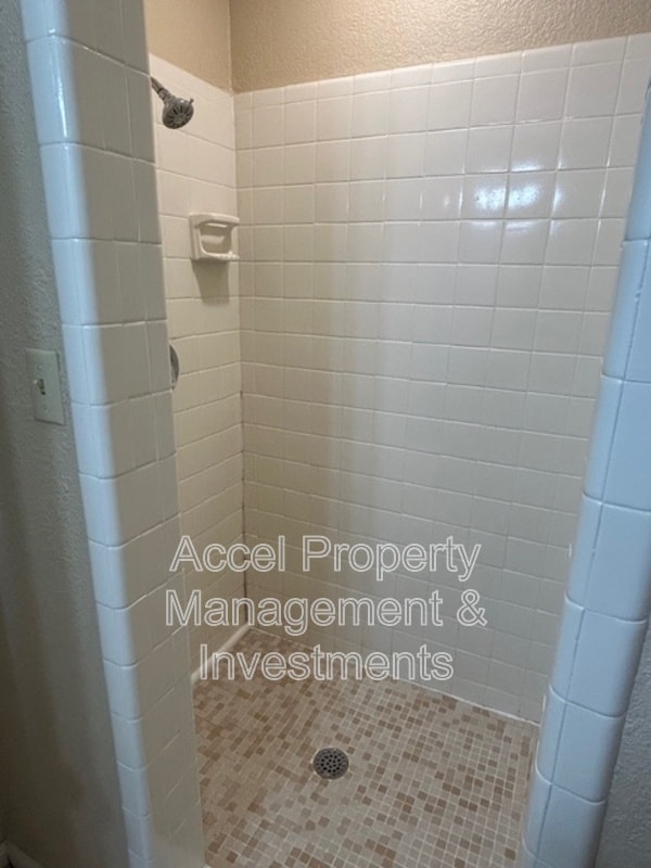 Building Photo - 2405 Mimosa St