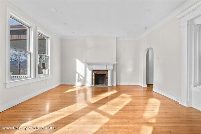 Building Photo - 840 Clay Ave