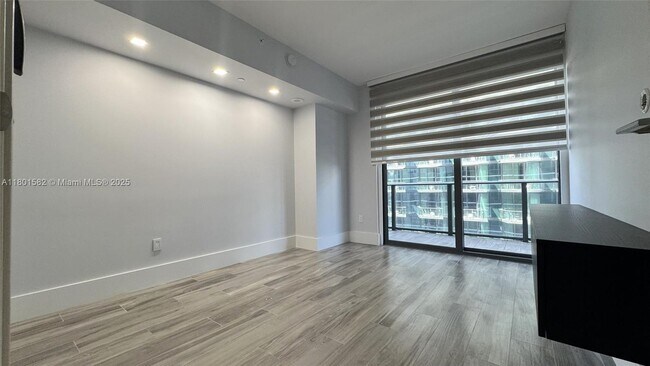 Building Photo - 801 S Miami Ave