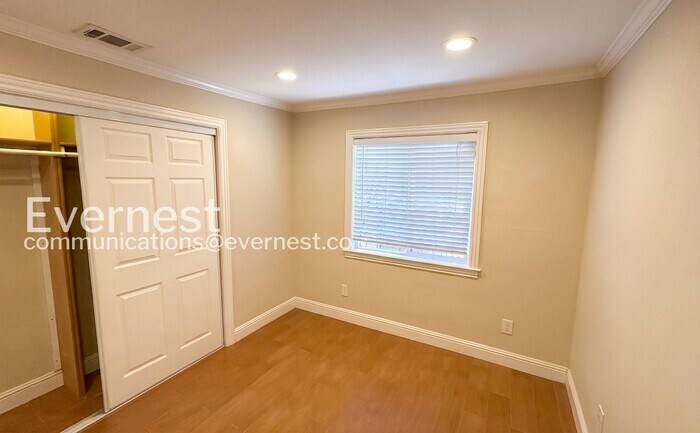 Building Photo - 1111 Madera Ave