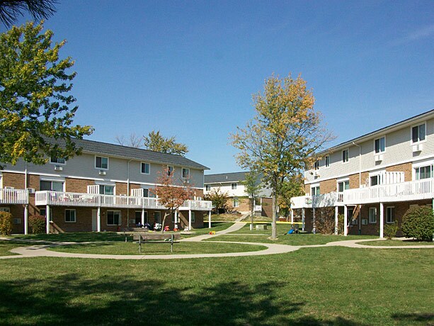 Primary Photo - Clinton Circle Apartments