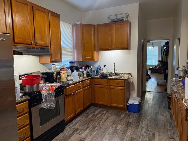 Building Photo - 856 N Lawndale Ave