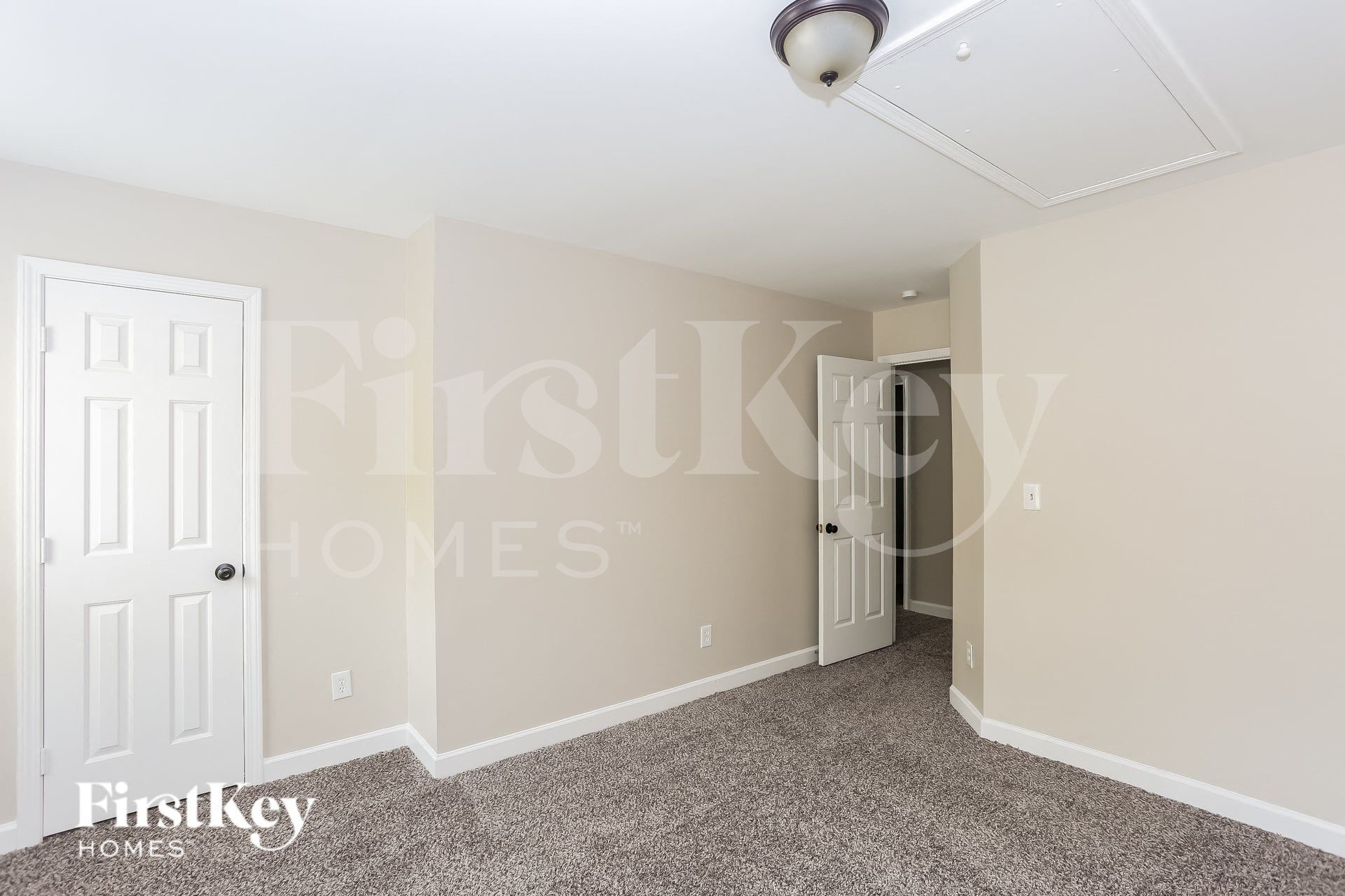 Building Photo - 8601 Glade Ct