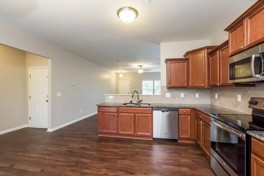Building Photo - 252 Ranlo Ave