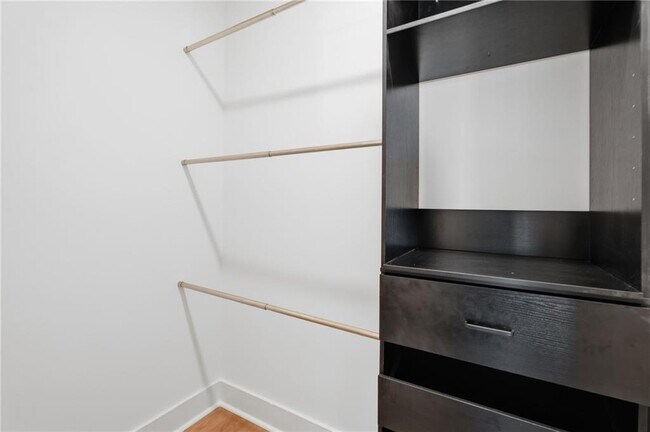 Building Photo - 6405 Shalks Xing Dr